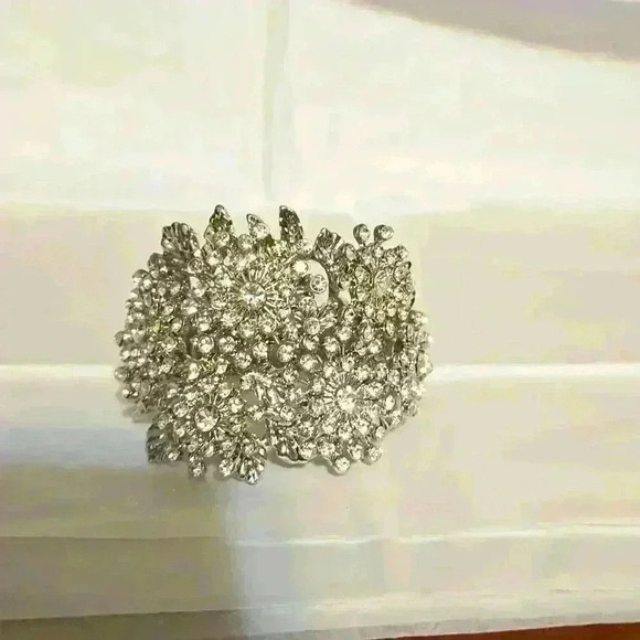 Source Unknown Jewelry - Vintage Silver colored and rhinestone bracelet with snowflake pattern